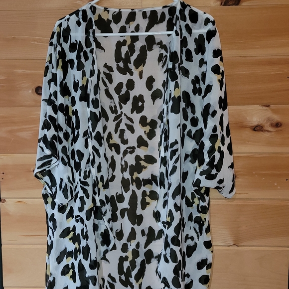 Animal Print Kimono. Size XXL. Plus Size. Comfy. Cover up. - Picture 2 of 6